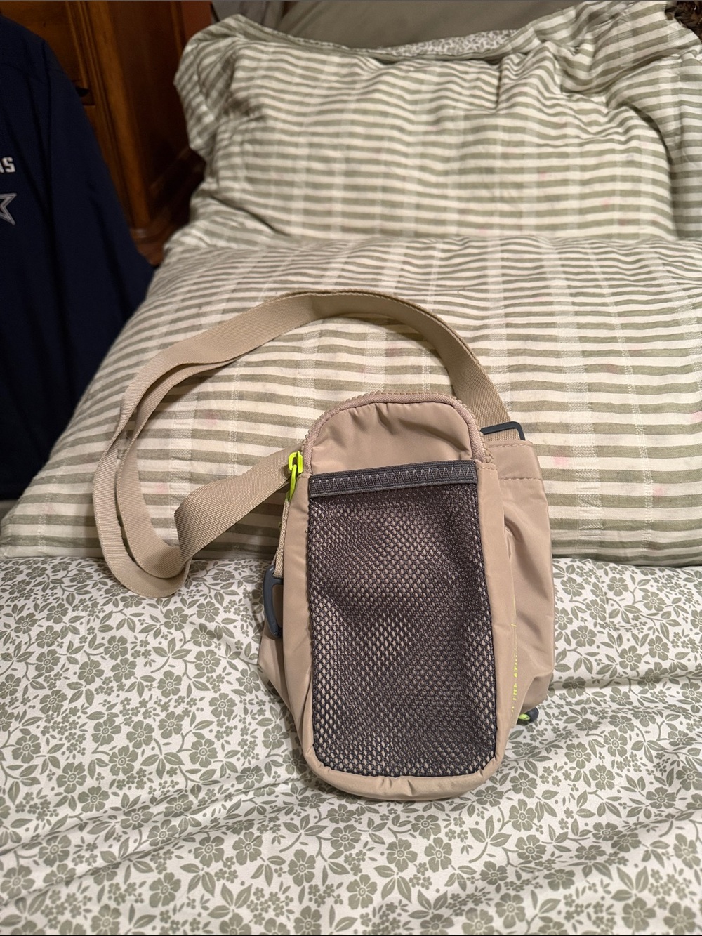 adidas Beige Crossbody Bag with Neon Yellow Drawstring - Picture 2 of 5